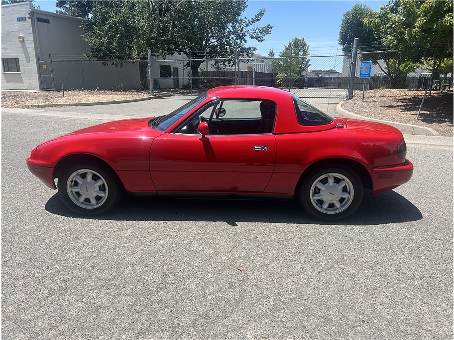 1991 Mazda MX-5 Located at Hayes Autos Classic light-box-slides
