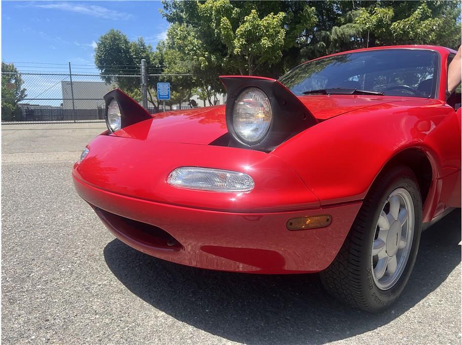 1991 Mazda MX-5 Located at Hayes Autos Classic slide-image
