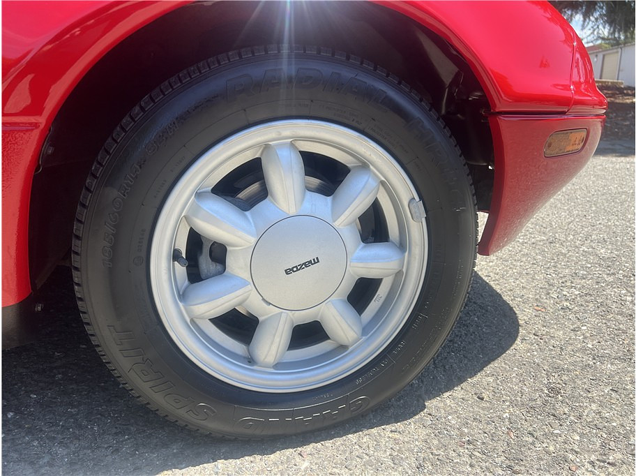 1991 Mazda MX-5 Located at Hayes Autos Classic slide-image