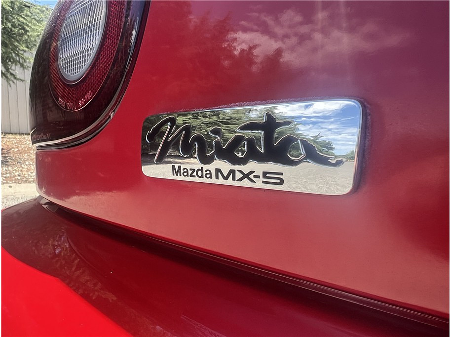 1991 Mazda MX-5 Located at Hayes Autos Classic slide-image