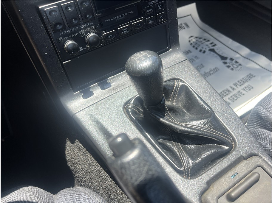 1991 Mazda MX-5 Located at Hayes Autos Classic slide-image