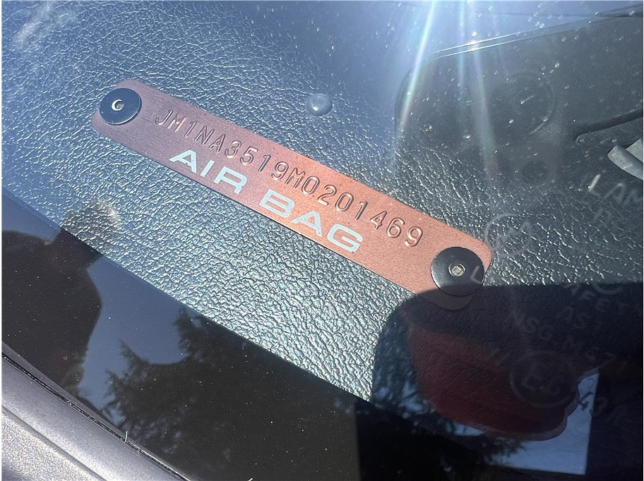 1991 Mazda MX-5 Located at Hayes Autos Classic slide-image