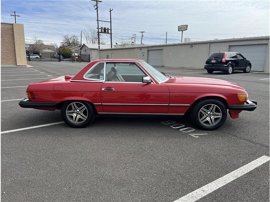 1986 Mercedes-Benz 560 Located at Hayes Autos Classic slide-image