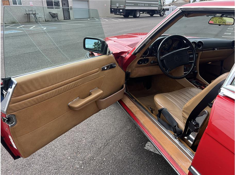 1986 Mercedes-Benz 560 Located at Hayes Autos Classic slide-image