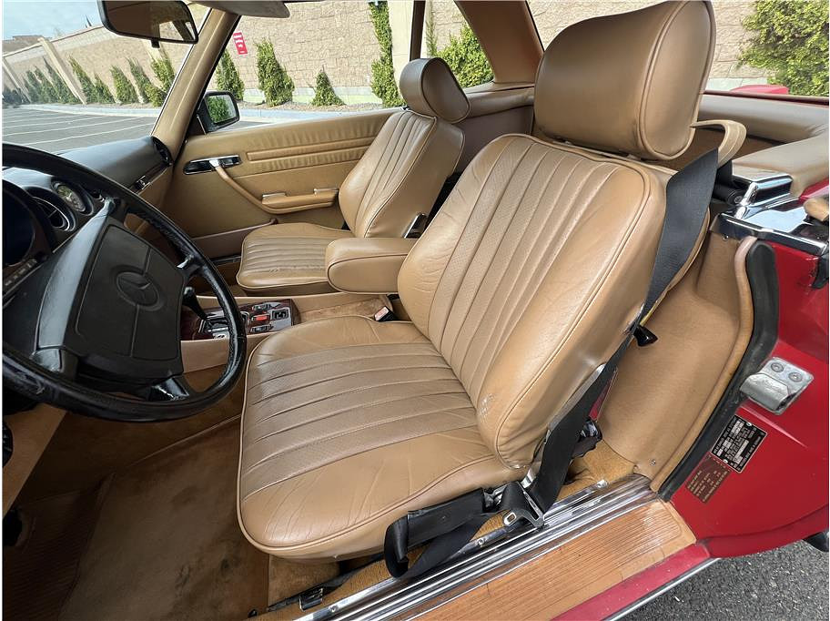 1986 Mercedes-Benz 560 Located at Hayes Autos Classic slide-image