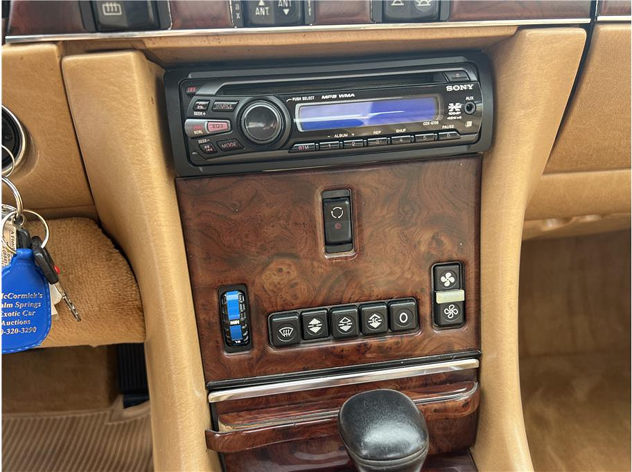 1986 Mercedes-Benz 560 Located at Hayes Autos Classic slide-image