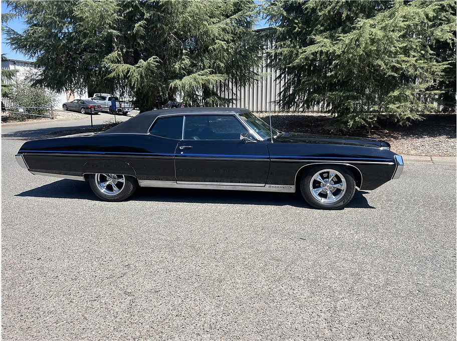 1969 Pontiac Bonneville Located at Hayes Autos Classic slide-image
