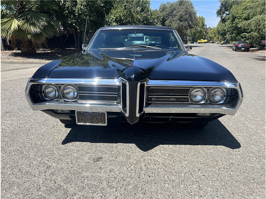 1969 Pontiac Bonneville Located at Hayes Autos Classic light-box-slides