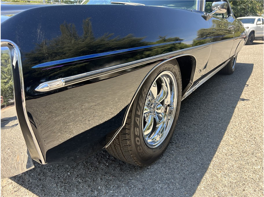 1969 Pontiac Bonneville Located at Hayes Autos Classic light-box-slides
