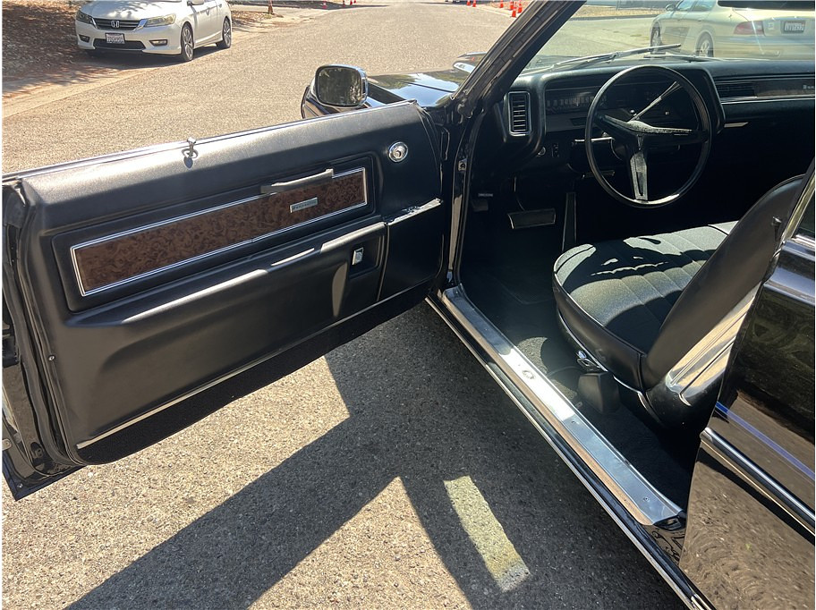 1969 Pontiac Bonneville Located at Hayes Autos Classic slide-image