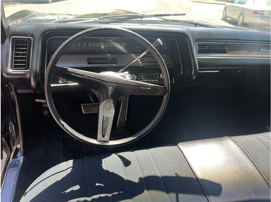 1969 Pontiac Bonneville Located at Hayes Autos Classic light-box-slides