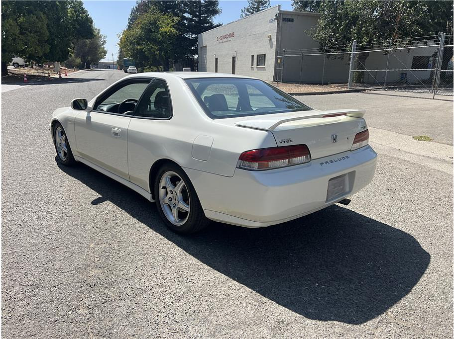 2000 Honda Prelude Located at Hayes Autos Classic light-box-slides