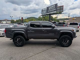 Thumbnail - 2021 Toyota Tacoma