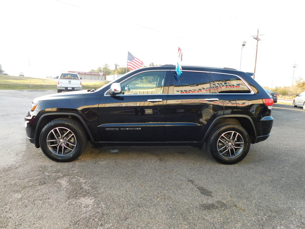 2017 Jeep GRAND CHEROKEE Located at All American Motors light-box-slides
