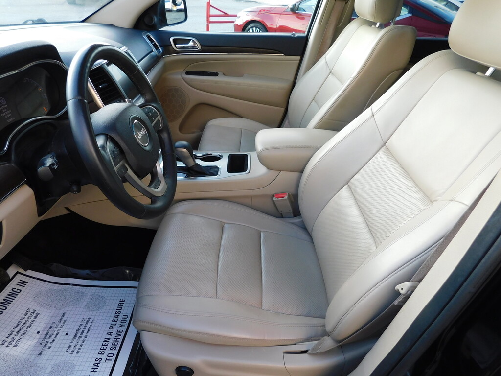 2017 Jeep GRAND CHEROKEE Located at All American Motors light-box-slides