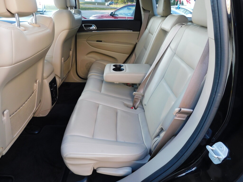 2017 Jeep GRAND CHEROKEE Located at All American Motors light-box-slides