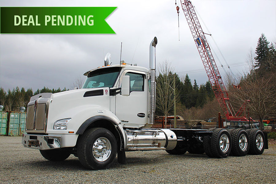 2018 Kenworth T880 Tri-Drive Daycab 565 HP 18 Spd