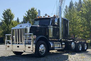 2022 Peterbilt 389 Tandem Highway Tractor with 36in Sleeper