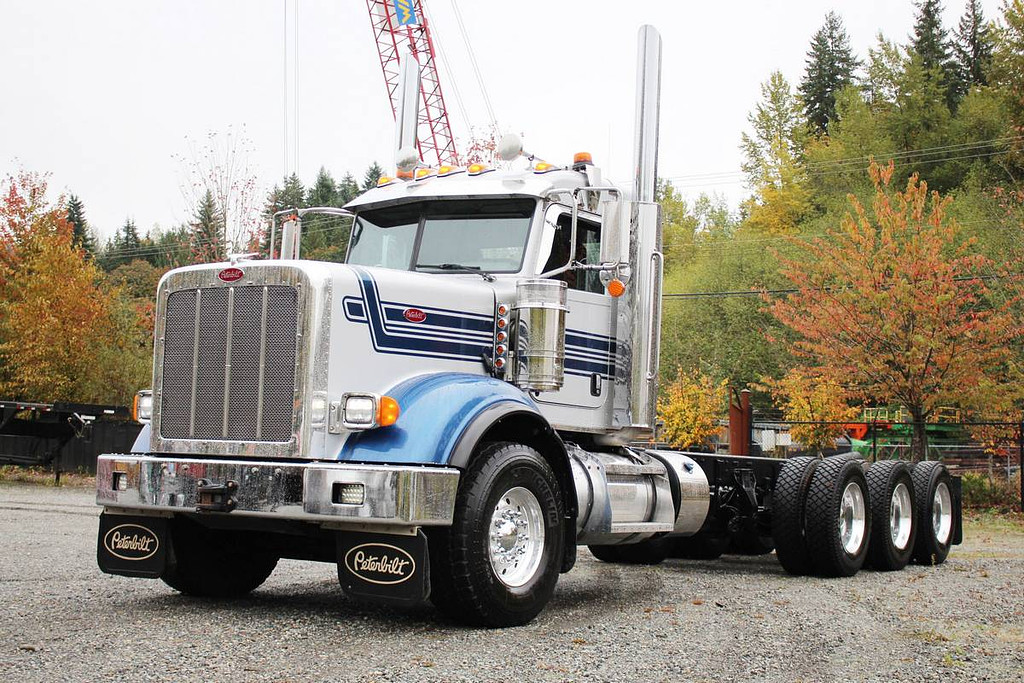 2022 Peterbilt 367 HH Tri Drive Day Cab