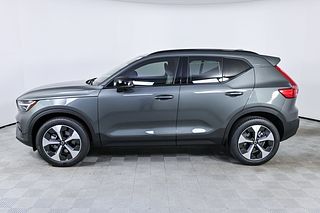 Thumbnail - 2026 Volvo XC40