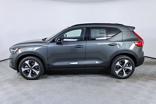 Thumbnail - 2026 Volvo XC40