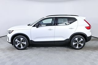 Thumbnail - 2026 Volvo XC40