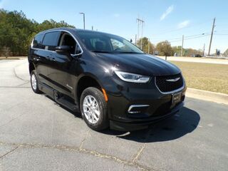 2023 Chrysler Pacifica Touring L's photo