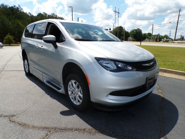 2023 Chrysler Voyager LX's photo