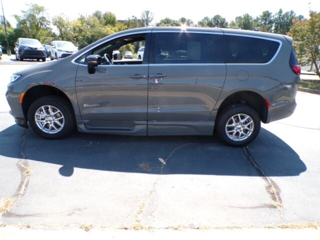2025 Chrysler Pacifica Select - Photo 6