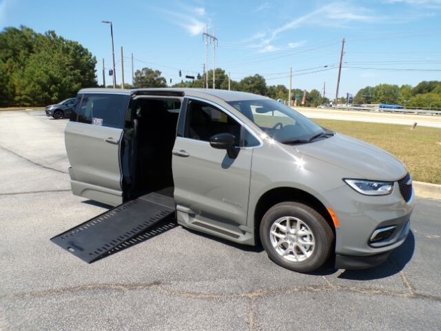 2025 Chrysler Pacifica Select - Photo 9