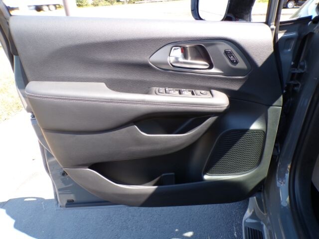 2025 Chrysler Pacifica Select - Photo 15