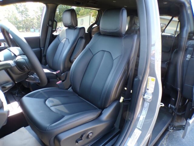 2025 Chrysler Pacifica Select - Photo 16