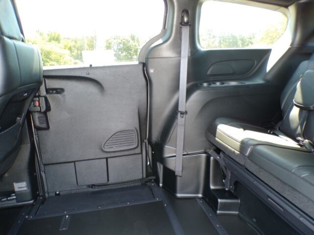 2025 Chrysler Pacifica Select - Photo 17