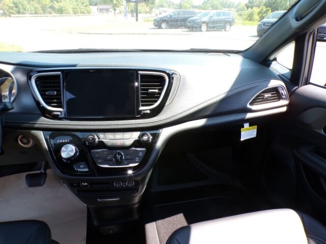 2025 Chrysler Pacifica Select - Photo 20