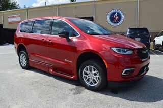 2025 Chrysler Pacifica Select's photo