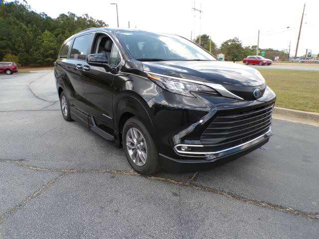 2024 Toyota Sienna XLE