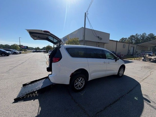 2026 Chrysler Voyager LX's photo