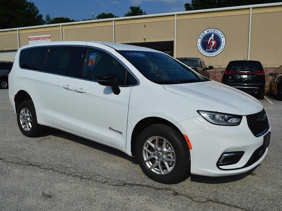 2025 Chrysler Pacifica Select