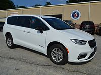 2025 Chrysler Pacifica Select - Photo 8