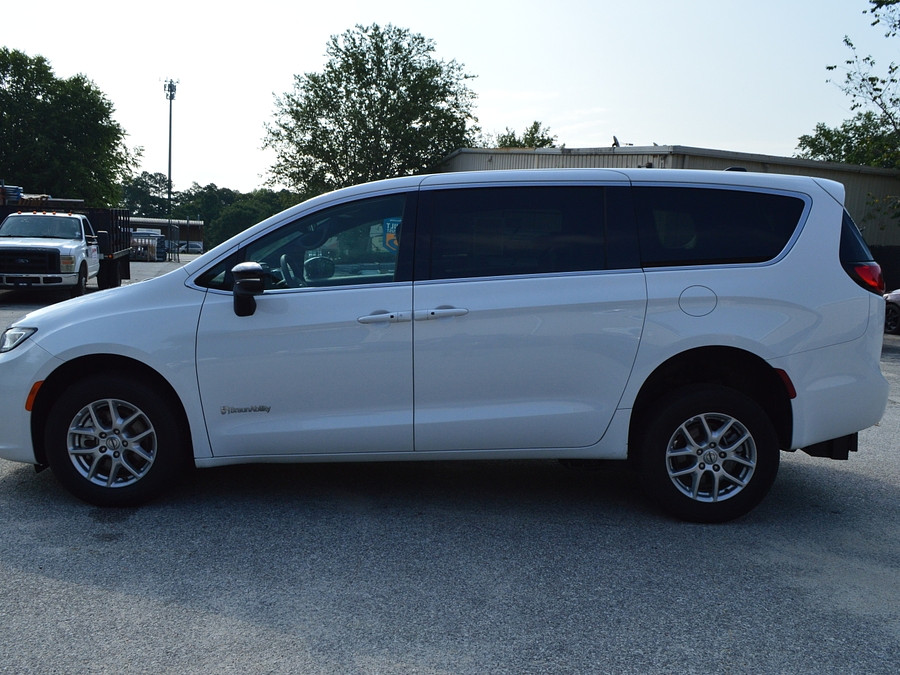 2025 Chrysler Pacifica Select - Photo 6