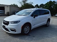 2025 Chrysler Pacifica Select - Photo 14