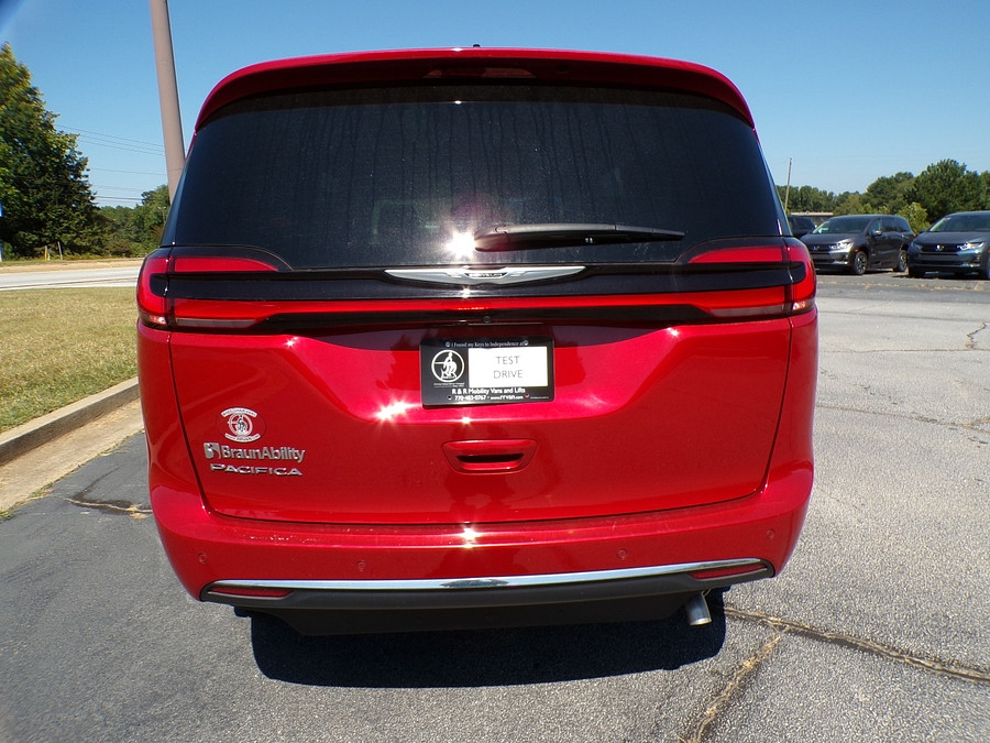 2025 Chrysler Pacifica Select - Photo 4