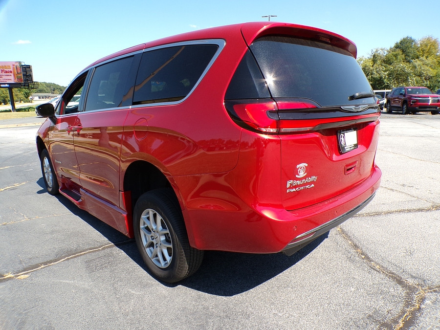 2025 Chrysler Pacifica Select - Photo 5
