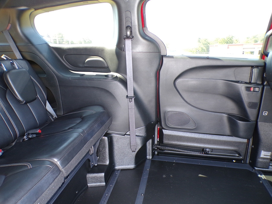 2025 Chrysler Pacifica Select - Photo 12
