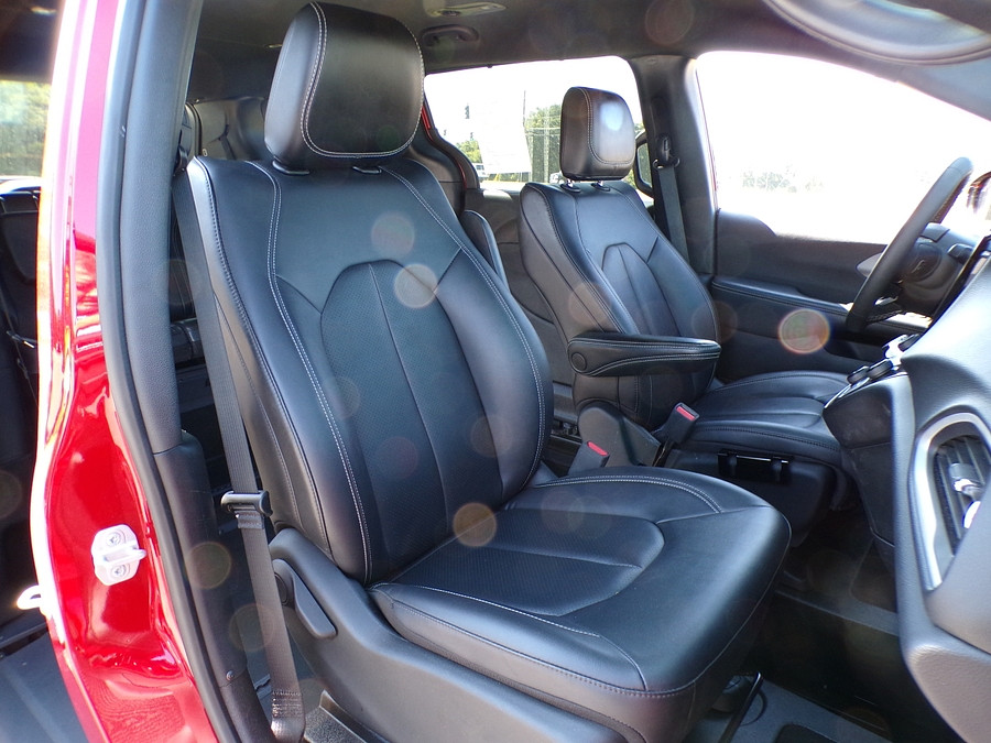 2025 Chrysler Pacifica Select - Photo 14