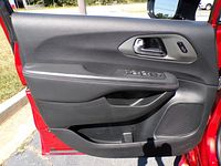 2025 Chrysler Pacifica Select - Photo 38