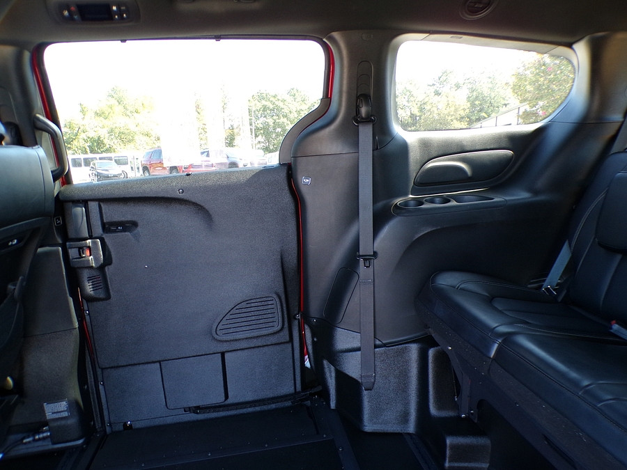 2025 Chrysler Pacifica Select - Photo 17