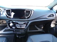 2025 Chrysler Pacifica Select - Photo 43