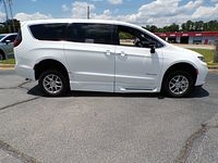 2025 Chrysler Pacifica Select - Photo 25