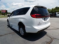 2025 Chrysler Pacifica Select - Photo 28